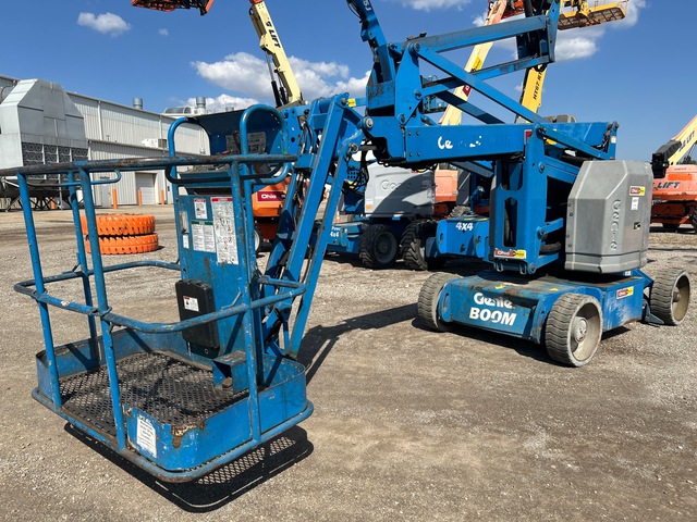2012 Genie Z-34/22N 2WD Electric Articulating Boom Lift 2012 Genie Z-34/22N 2WD Electric Articulating Boom Lift