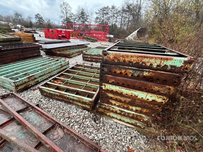 Quantity of (12) Moldes de hormigon