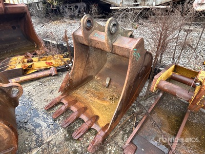Hensley 42 in Digging Excavator Bucket - Fits Komatsu Pc200