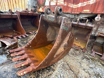 Hensley 38 in Digging Excavator Bucket - Fits Komatsu Pc300