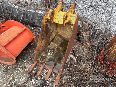 22 in Digging Backhoe Rear Bucket