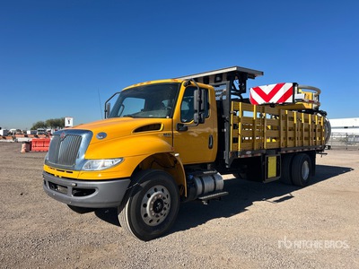 2023 International MV607 4x2 Camión atenuador