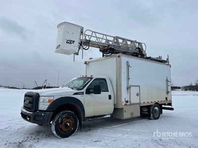2015 Ford F-550 XL 4x2 Camion à godets