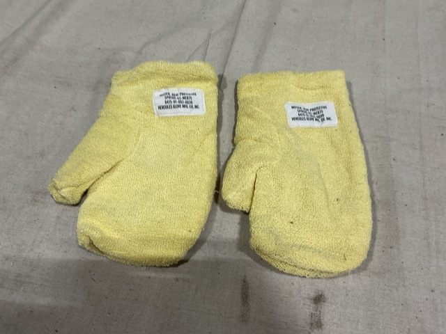 (107) Pairs of Heat Protective Mittens (107) Pairs of Heat Protective Mittens