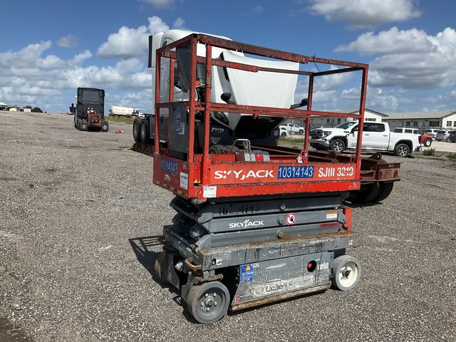 2014 Skyjack SJIII3219 Electric Scissor Lift 2014 Skyjack SJIII3219 Electric Scissor Lift