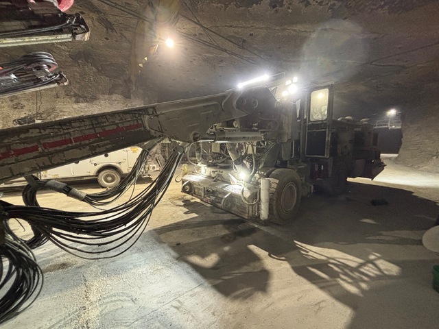 Oldenburg Cannon Double Boom 4x4 Jumbo Drill Oldenburg Cannon Double Boom 4x4 Jumbo Drill