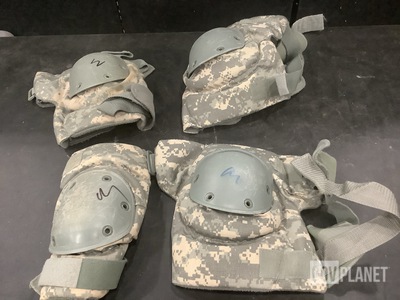 (76) Pairs of Knee Pads