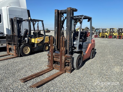 2011 Toyota 8FGU32 5250 lb Cushion Tire Heftruck