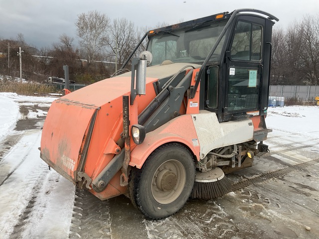 Elgin Pelican NP-2000 Self-Propelled Broom