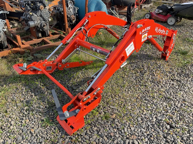 Kubota LA435 Front Loader Attachment (Inoperable)