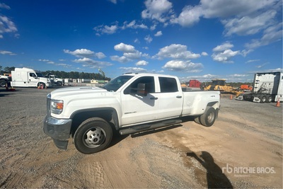 2015 GMC Sierra 3500HD 4x4 Crew Cab بيك اب