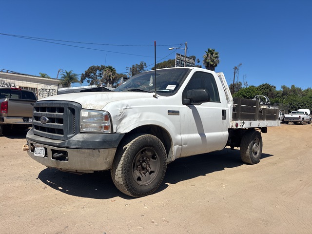 2006 Ford F-250 XL 4x2 Flatbed Truck