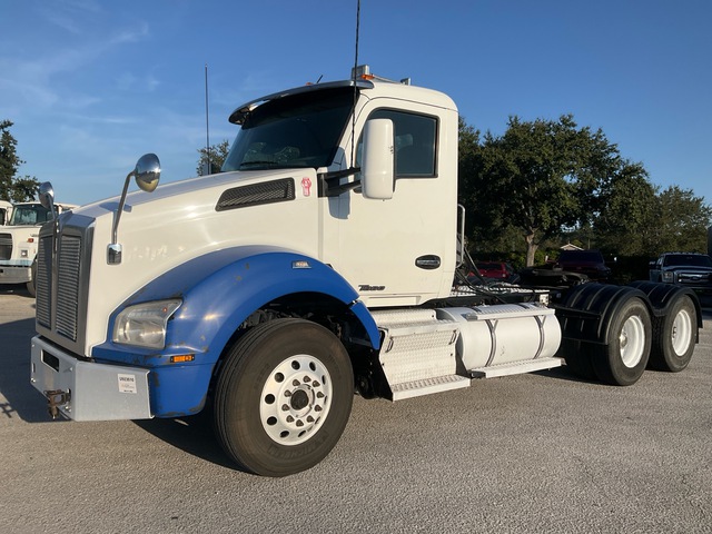 2019 Kenworth T880 6x4 T/A Day Cab Truck Tractor 2019 Kenworth T880 6x4 T/A Day Cab Truck Tractor