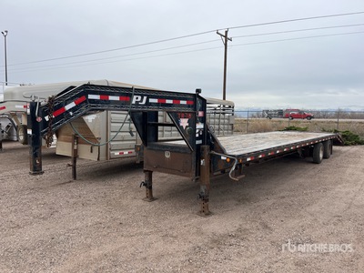 2019 PJ 35 ft T/A Gooseneck Equipment Trailer
