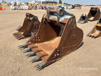 48 in Digging Excavator Bucket