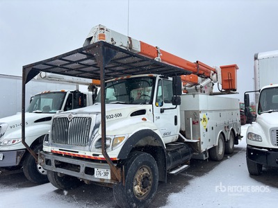 Terex High Ranger on 2003 International 7600 6x4 Camion de cubo