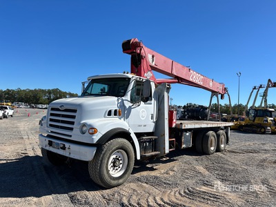 Manitowoc 3892C 56000 lb Straight Boom on 2003 Sterling LT7500 6x4 Kranwägen