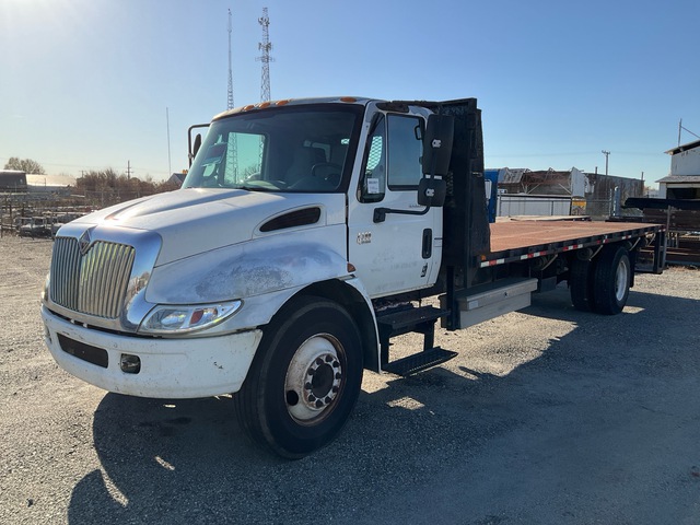 2002 International 4300 4x2 Flatbed Truck