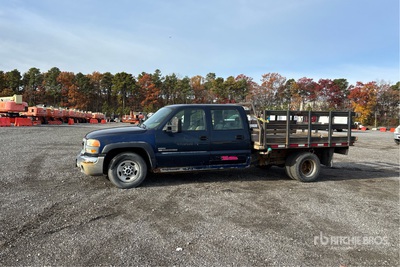 2007 GMC Sierra 2500HD 4x2 Crew Cab Flatbed Truck