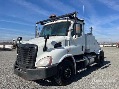 2015 Freightliner Cascadia 113 4x2 Versatile Hauler Truck