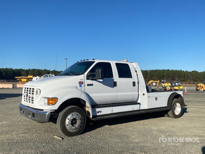 2002 Ford F-650 4x2 Crew Cab Flatbed Truck