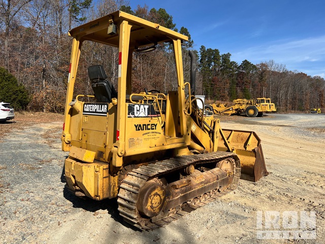 1999 Cat 933C Crawler Loader in Asheboro, North Carolina, United States ...