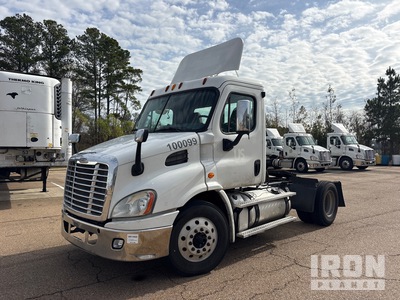 2013 Freightliner CA113 4x2 S/A Day Cab Truck Tractor