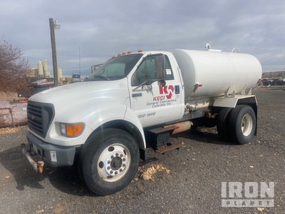 2000 Ford F-750 2000 gal 4x2 Water Truck
