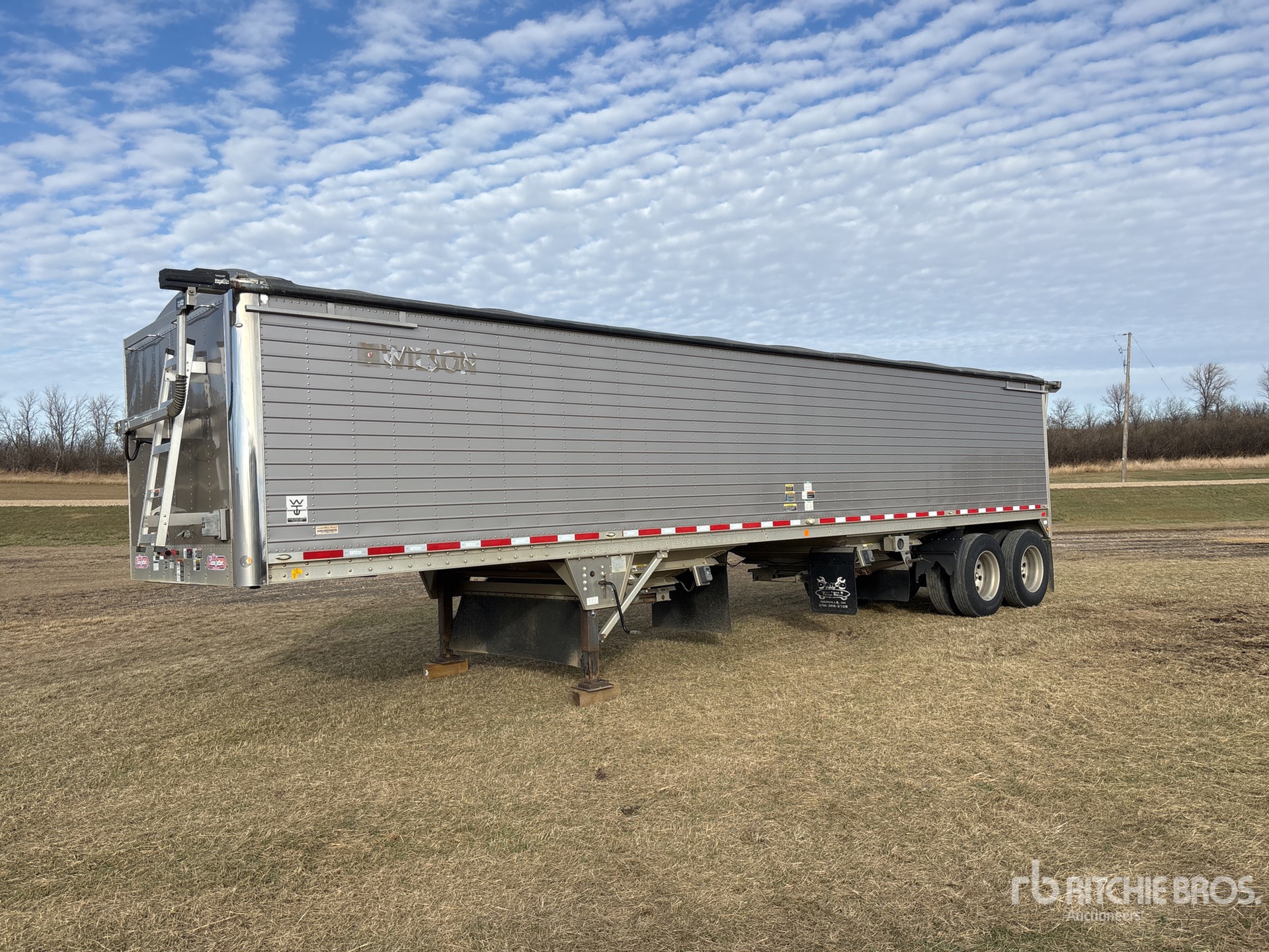 2013 Wilson 37 ft T/A Grain Trailer