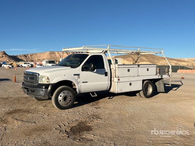 2006 Ford F-450 4x2 Flatbed Truck