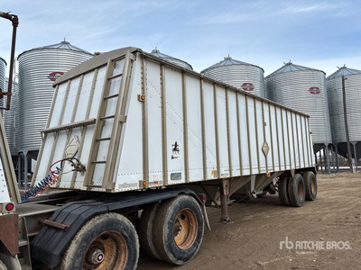 1993 Merritt 30 ft T/A Super B-Train Pup Grain Trailer