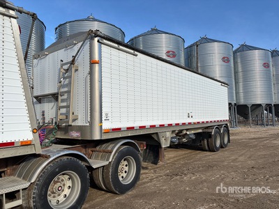 2006 Wilson 30 ft T/A Super B-Train Pup Grain Trailer