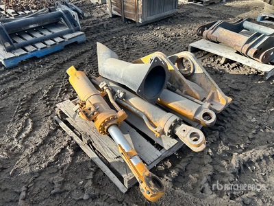 Quantity of (3) Hydraulic Cylinder Parti varie