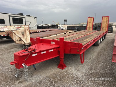 2015 Kaufman 30 ft Tri/A Equipment Trailer