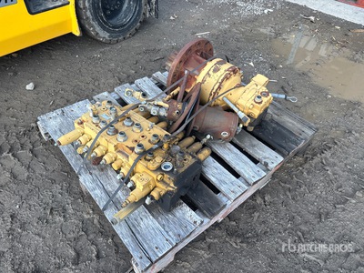 Quantity of (3) Caterpillar Miscellaneous Parts Parti varie