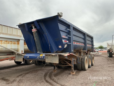 2017 Carmex 26 ft Tri/A End Dump Trailer