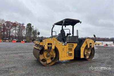 2017 Cat CB64B مدحلة ذات اسطوانتين