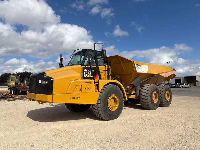2015 Cat 740B Articulated Dump Truck