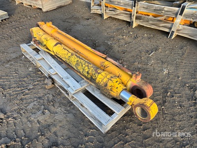 Quantity of (2) Hydraulic Zylinder