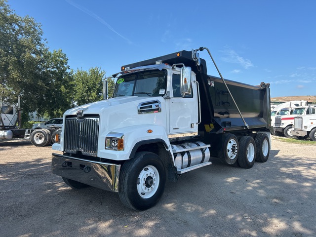 2017 Western Star 4700SF 8x4 Tri/A Dump Truck