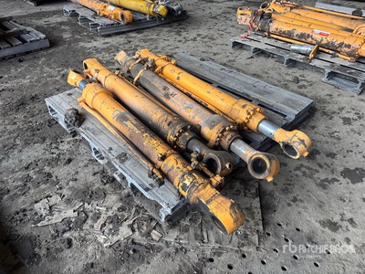 Quantity of (4) Hydraulic Bucket Cilindro