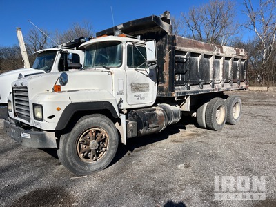1995 Mack RD688S 6x4 ダンプトラック（S/A）
