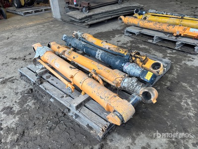 Quantity of (4) Hydraulic Bucket Zylinder