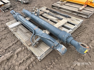 Quantity of (2) Hydraulic Zylinder