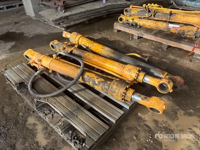 Quantity of (3) Hydraulic Bucket Zylinder