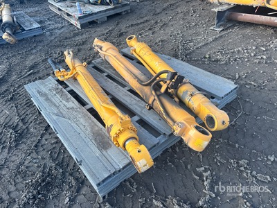 Quantity of (3) Hydraulic Cilindro