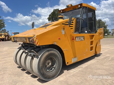 2011 Multipac YL25E 9 Wheel Pneumatic Roller