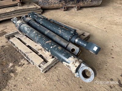 Quantity of (3) Hydraulic Cilindro