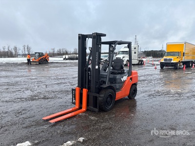 2018 Toyota 8FDU30 6000 lb Pneumatic Tire Forklift