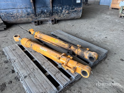 Quantity of (2) Hydraulic Zylinder